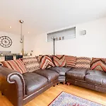 Central Apt In Manchester With Secure Parking